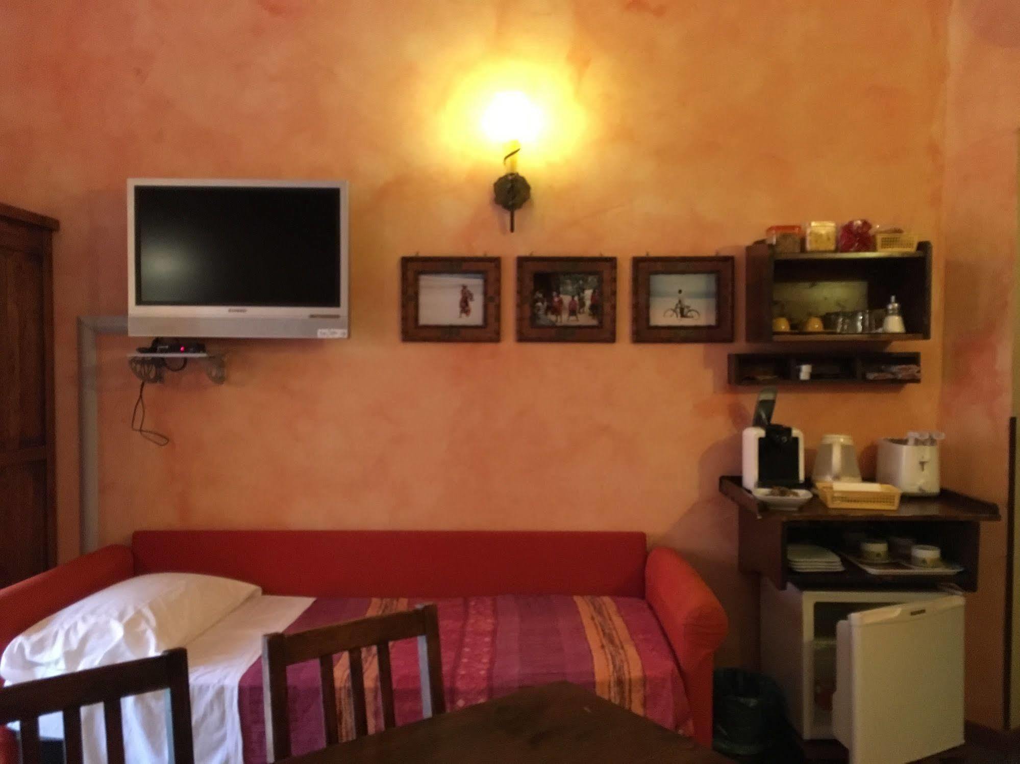 Momi Bed And Breakfast Rom Eksteriør billede